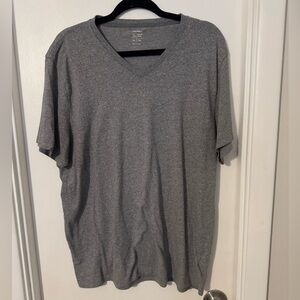 Old Navy grey v-neck T-shirt size XL